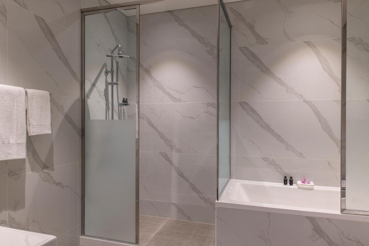 Steigenberger Residence โดฮา ภายนอก รูปภาพ A shower enclosure