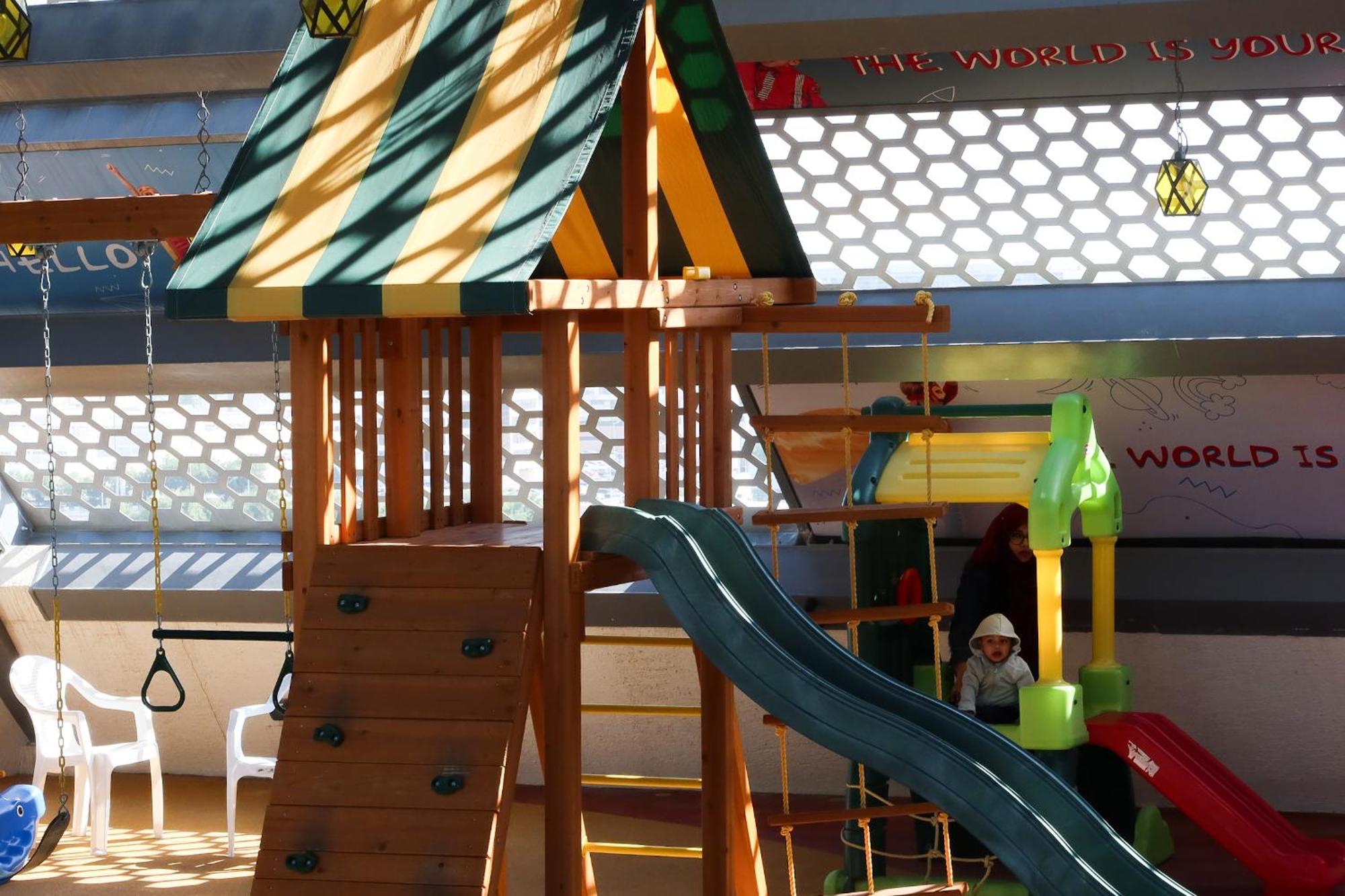 Steigenberger Residence โดฮา ภายนอก รูปภาพ A playground in a shopping mall